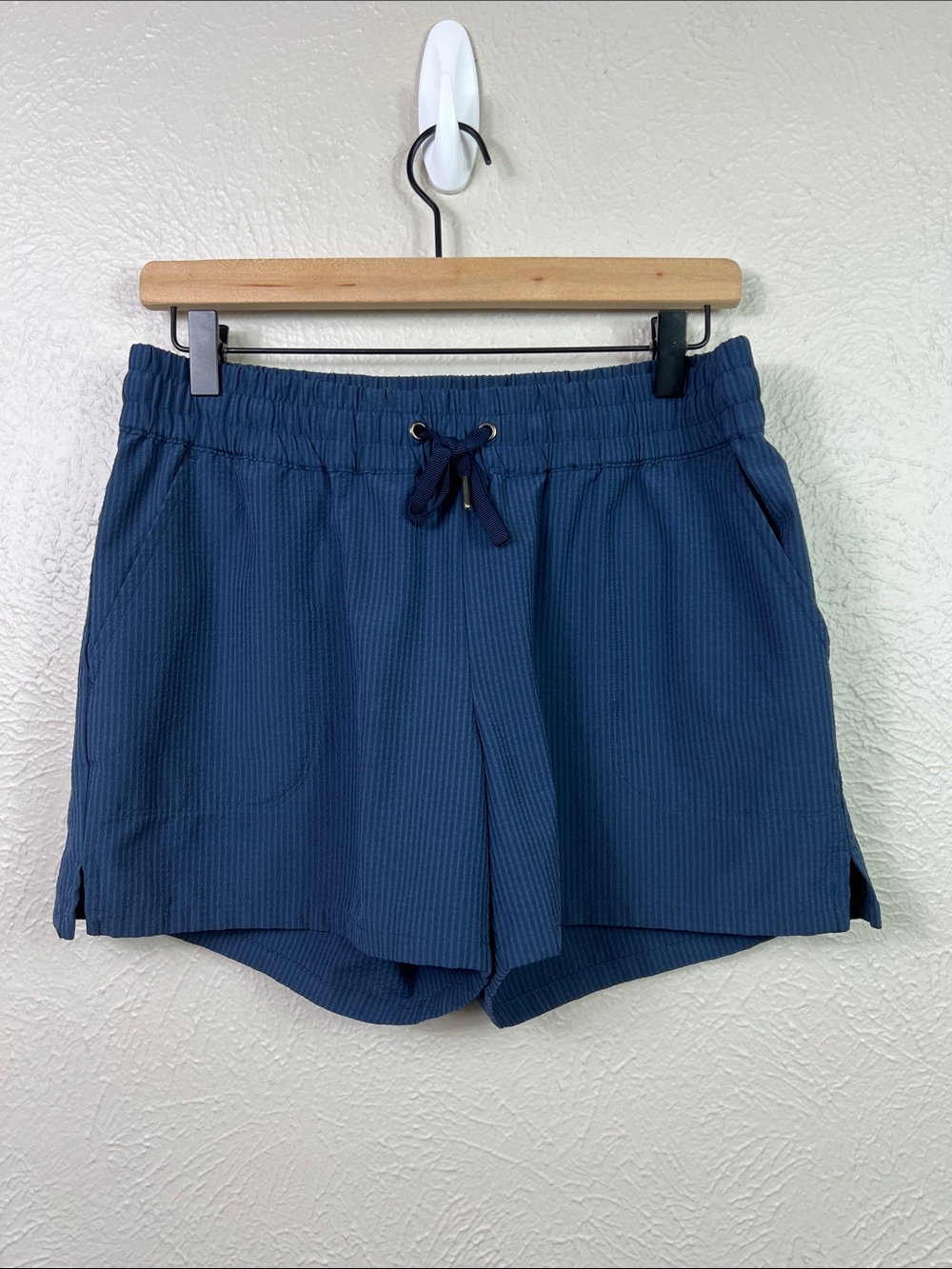 Southern Tide Blue Elastic Drawstring Waist Seersucker Shorts Small